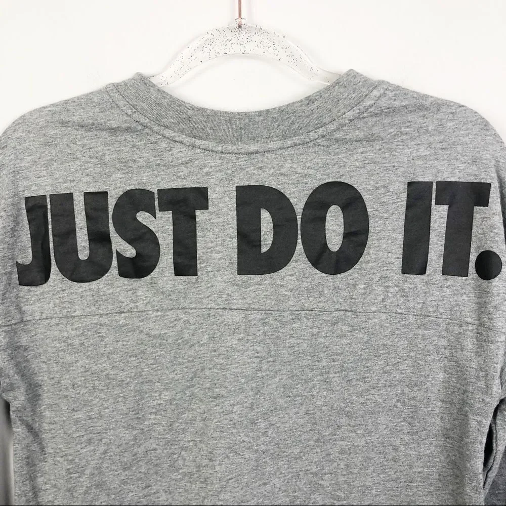 NIKE | Raglan Style V-Neck Just Do It Tee Small